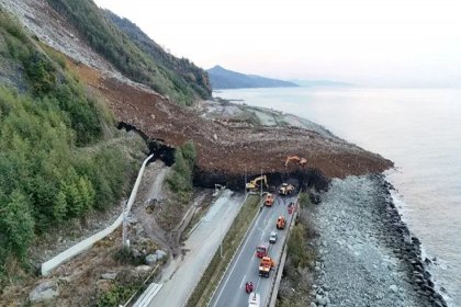 Karadeniz Sahil Yolu tek şeritten ulaşıma açıldı