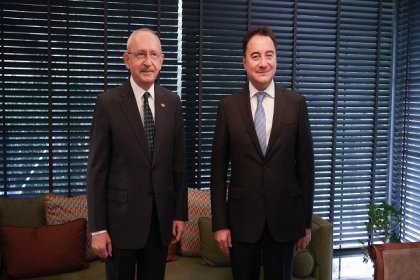 Kemal Kılıçdaroğlu, DEVA Partisi Genel Başkanı Ali Babacan'ı çalışma ofisinde ağırladı