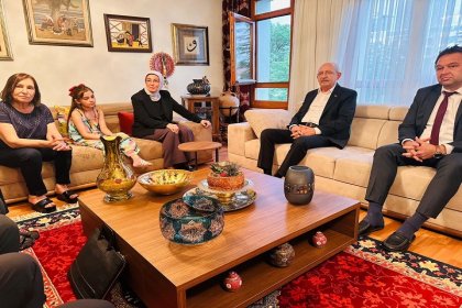 Kılıçdaroğlu ailesi, Sinan Ateş'in eşi Ayşe Ateş ve kızlarını evlerinde ağırladılar