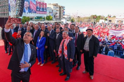 Özgür Özel, Manisa’dan Erdoğan'a seslendi: ''Beşli çeteye, yazlık, kışlık saraya veriyorsun, emekliye ‘para yok’ diyorsun''
