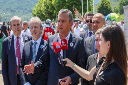 Özgür Özel, Srebrenitsa Anma Töreninde: 'Erdoğan’ın mesajının yarıda kesilmesinin doğru olmadığını söyledim'