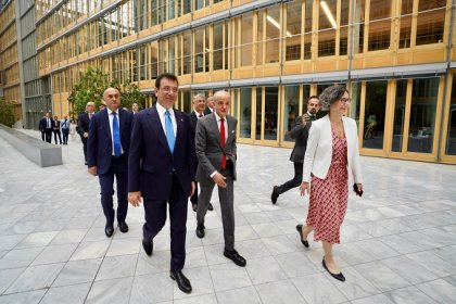 TBB ve İBB Başkanı Ekrem İmamoğlu, Almanya’nın başkenti Berlin’de, bir dizi diplomatik ve finansal görüşmeler gerçekleştirdi