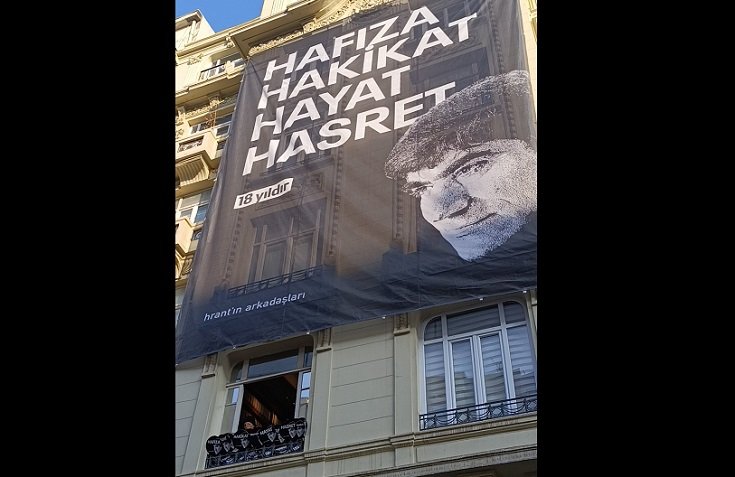 Hrant Dink 18 yıl önce katledildiği Agos Gazetesi’nin eski çalışma ofisi önünde anıldı