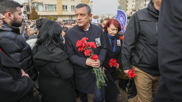 Özgür Özel, Uğur Mumcu Anmasına katıldı: 'Ağar’ın bildiği her şeyi anlatması tarihi sorumluluğudur'