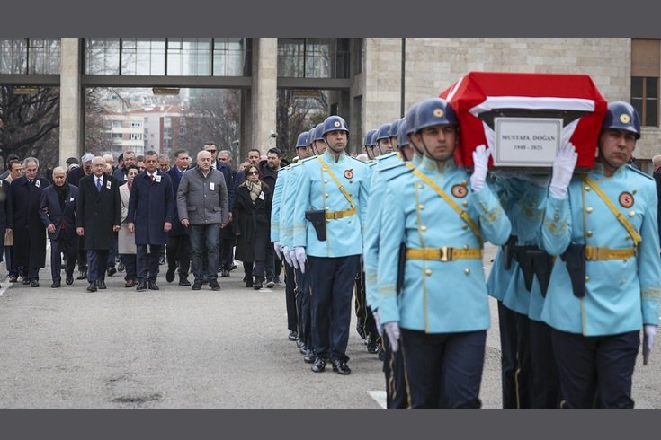 Özgür Özel ve Kemal Kılıçdaroğlu, CHP eski milletvekili Mustafa Doğan’ın cenaze törenine katıldı