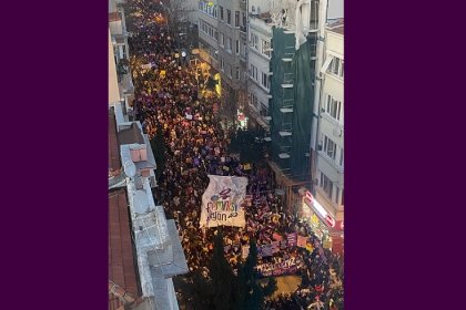 23. Feminist gece yürüyüşünde polis çok sayıda kişiye gözaltı yaptı