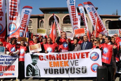 Eğitim-İş Sendikası; Cumhuriyet için, Atatürk devrimleri için, emeğin onuru için, Cumhuriyet ve Emek Yürüyüşümüzü başlattık!