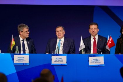 Ekrem İmamoğlu Almanya'da İstanbul 2027 Avrupa Oyunları için imza attı