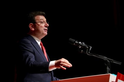 Ekrem İmamoğlu, Cumhurbaşkanlığı aday adaylık açıklamasında; Yolumuzun uzun olduğunu hepimiz biliyoruz. Allah'ın izniyle başaracağız. Kararlıyız!