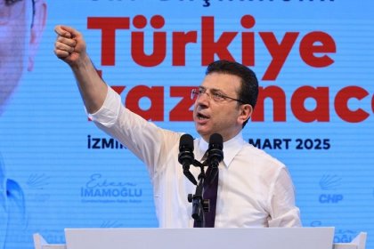 Ekrem İmamoğlu, Cumhurbaşkanlığı aday adaylık çalışmasının ilk toplantısını İzmir'de yaptı;