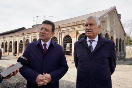 Ekrem İmamoğlu ve Zeydan Karalar Yedikule Gazhanesi’nde devam eden restorasyon alanında incelemelerde bulundu