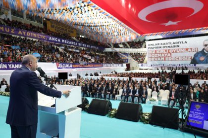 Erdoğan; Biz işte buradayız. Gelin millet önünde kara kaplı defterleri ortaya serelim. Bakalım kimin yüzü kızaracak, kim yüzü ak olarak çıkacak?