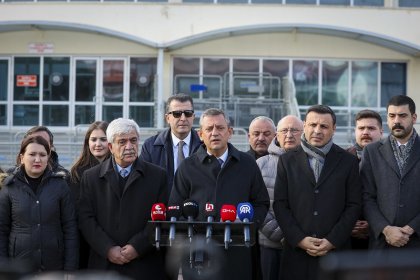 Özgür Özel, Silivri'de ziyaretler sonrası açıklama yaptı; Siyasette, siyasi parti genel başkanlarının hukukları birbirine emanettir