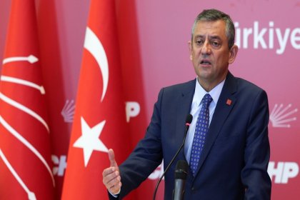 Özgür Özel'den Ankara Valiliği'nin CHP'nin 23 Nisan'da 1. Meclis Binası'ndan Anıtkabir'e yürüyüşüne yasaklanmasına cevap; Yürüyüşümüz engellenemez!